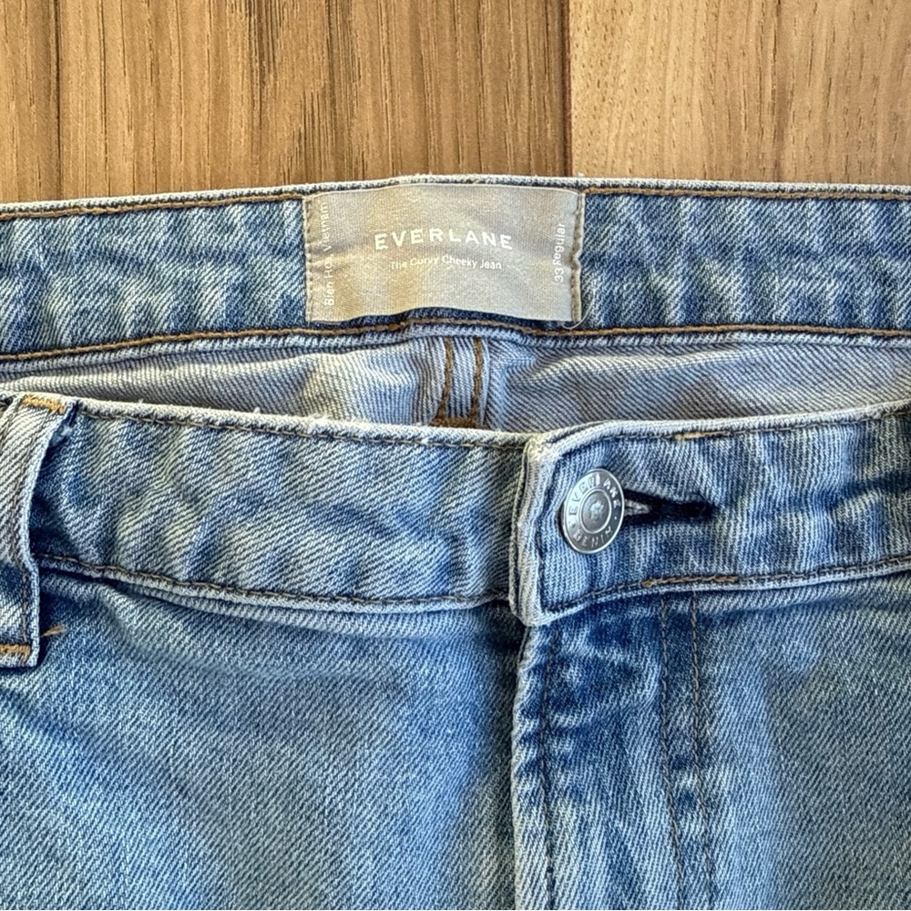 Everlane Women's Curvy Cheeky Jean Light Blue Denim Wash Size 33 Straight - Picture 3 of 10